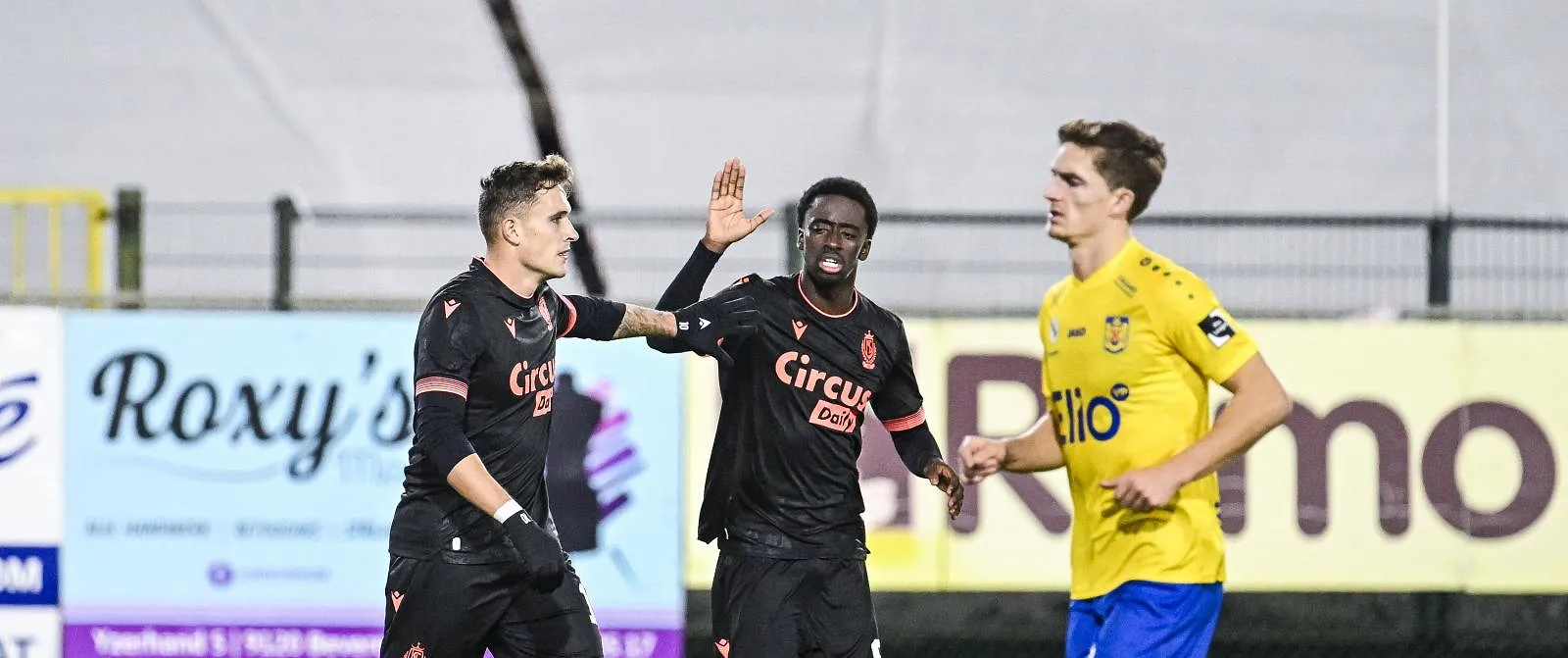 Coupe de Belgique : le Standard se qualifie dans la douleur, Anderlecht et Charleroi passent aussi - Tom Oliver et Belga