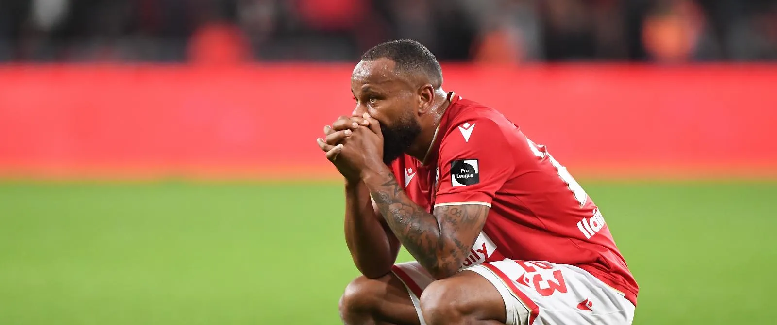 « IlaimaharitRAT » : le message des ultras de Charleroi à leur ancien capitaine avant le choc wallon ! - Tom Oliver