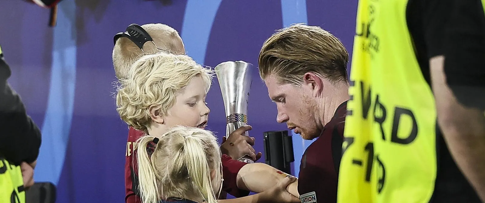 De Bruyne de passage à Genk avec son fils Rome : « Tel père, tel fils » - Samuel Guadi