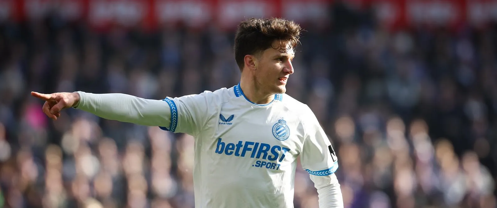 Bruges va devoir batailler : un grand club européen s’intéresse à Tzolis ! - Tom Oliver