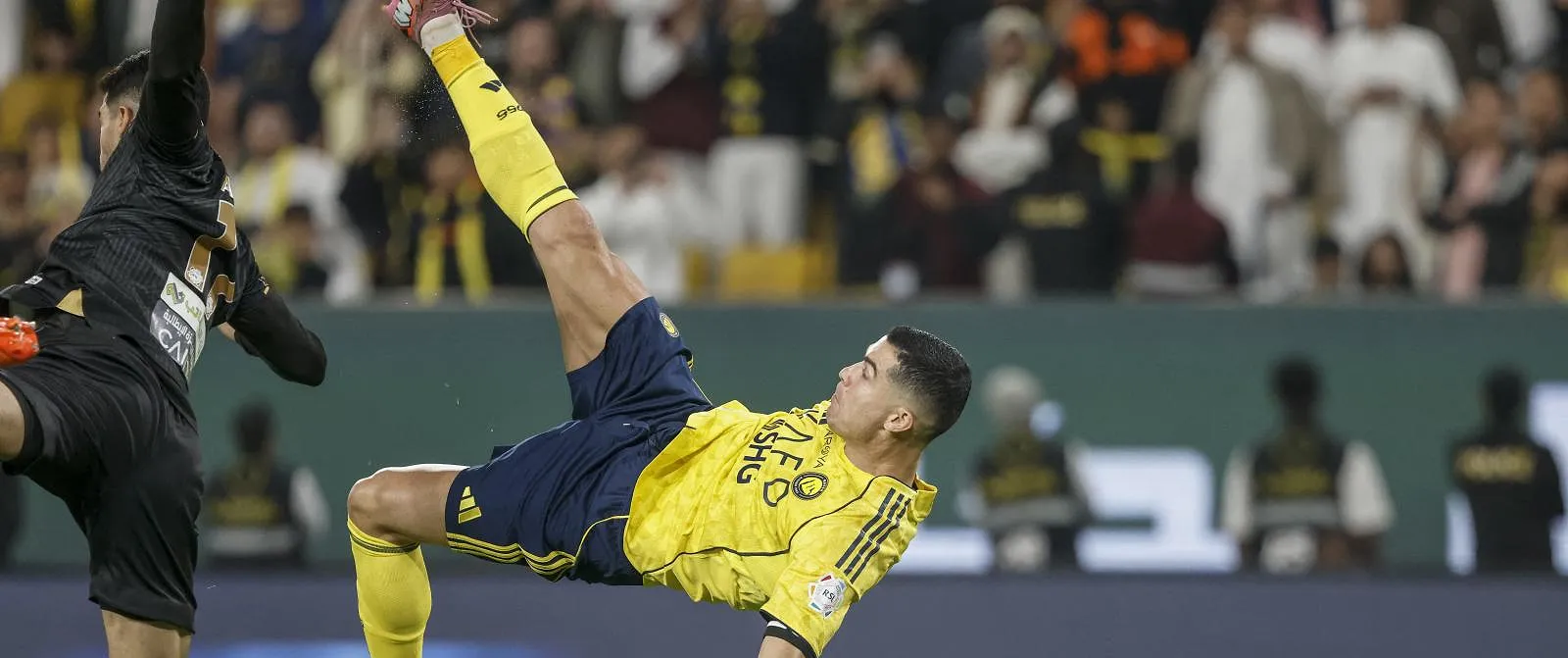 Cristiano Ronaldo inscrit l’un des buts de l’année à… Anthony Moris : son coup de génie en vidéo ! - Tom Oliver