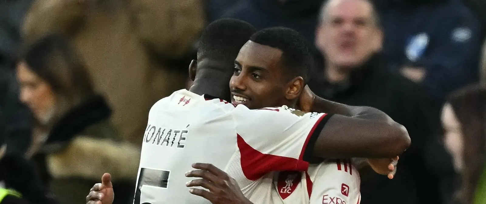 Premier League : Liverpool et Isak se relancent contre West Ham, Aston Villa et Brighton assurent - Arthur Melsen