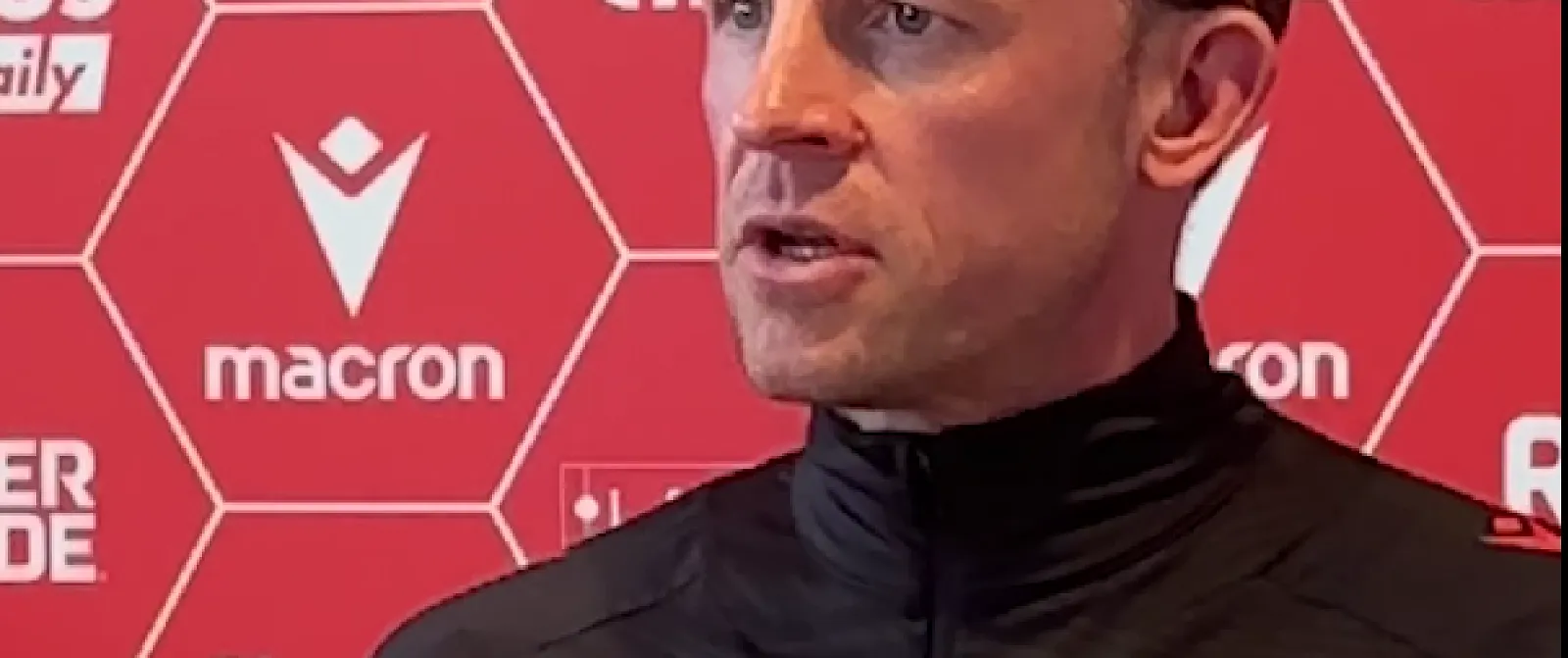 Vincent Euvrard sur les difficultés du Standard : « J’ai des joueurs qui ne se donnent pas à 100 % » (vidéo) - Circus Daily