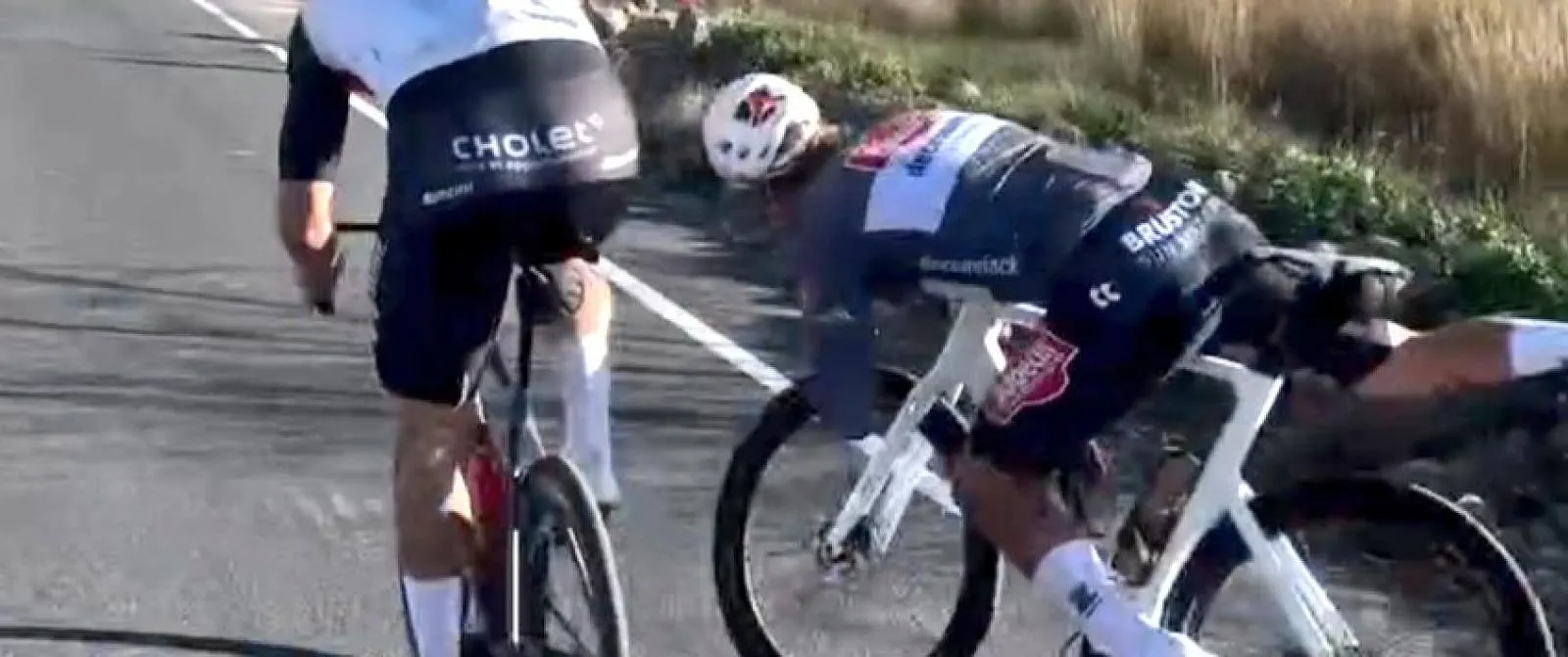 Mathieu van der Poel évite de justesse une très grosse chute à l’entraînement (video)