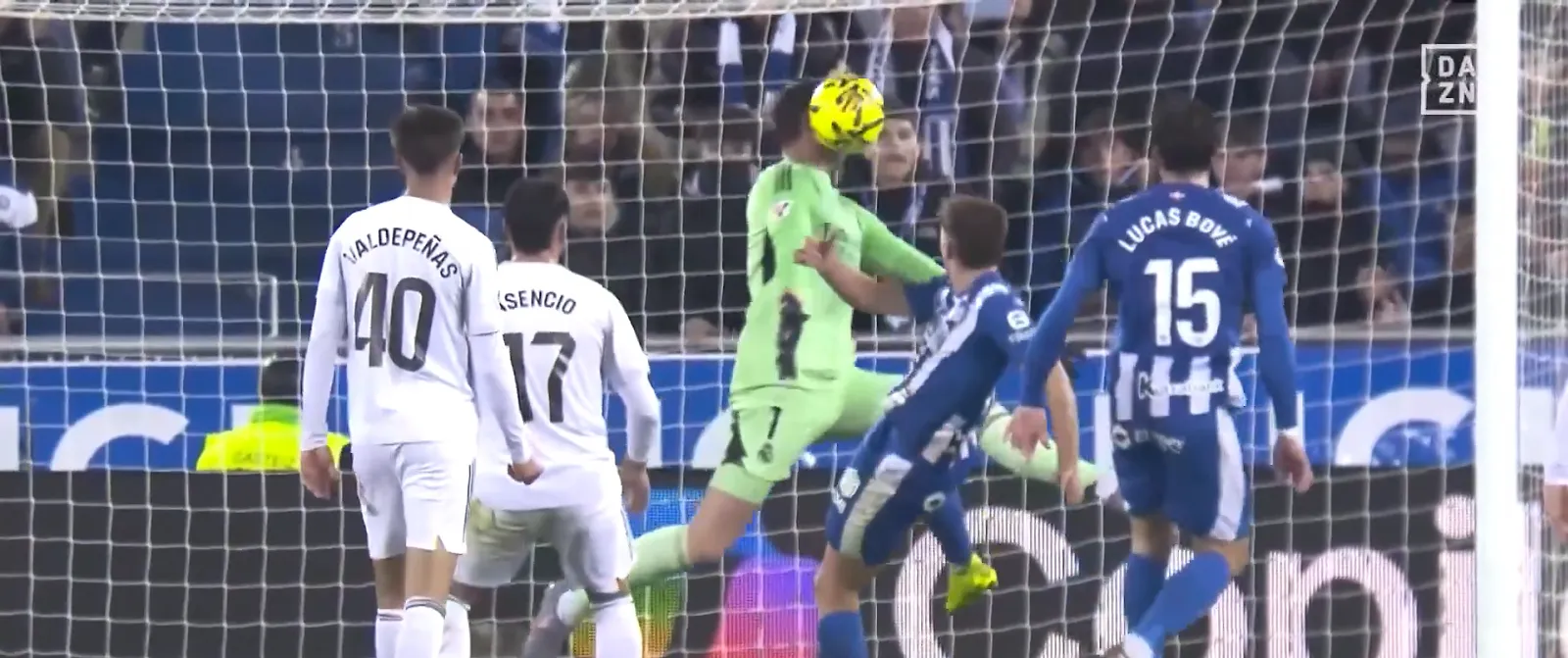 « Donner sa vie pour le blason du club » : Thibaut Courtois réalise un arrêt de la tête et en rigole - Jérôme Jordens