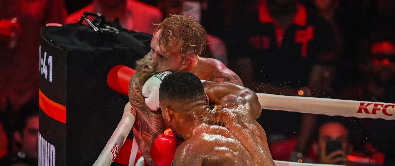 Anthony Joshua a eu besoin de six rounds pour étendre le YouTubeur Jake Paul après un piètre combat - Belga