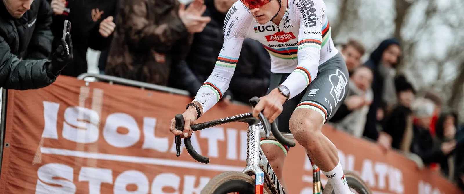 Cyclocross : encore intouchable à Hofstade, van der Poel s’impose devant van Aert, Nys 4e ! - Belga