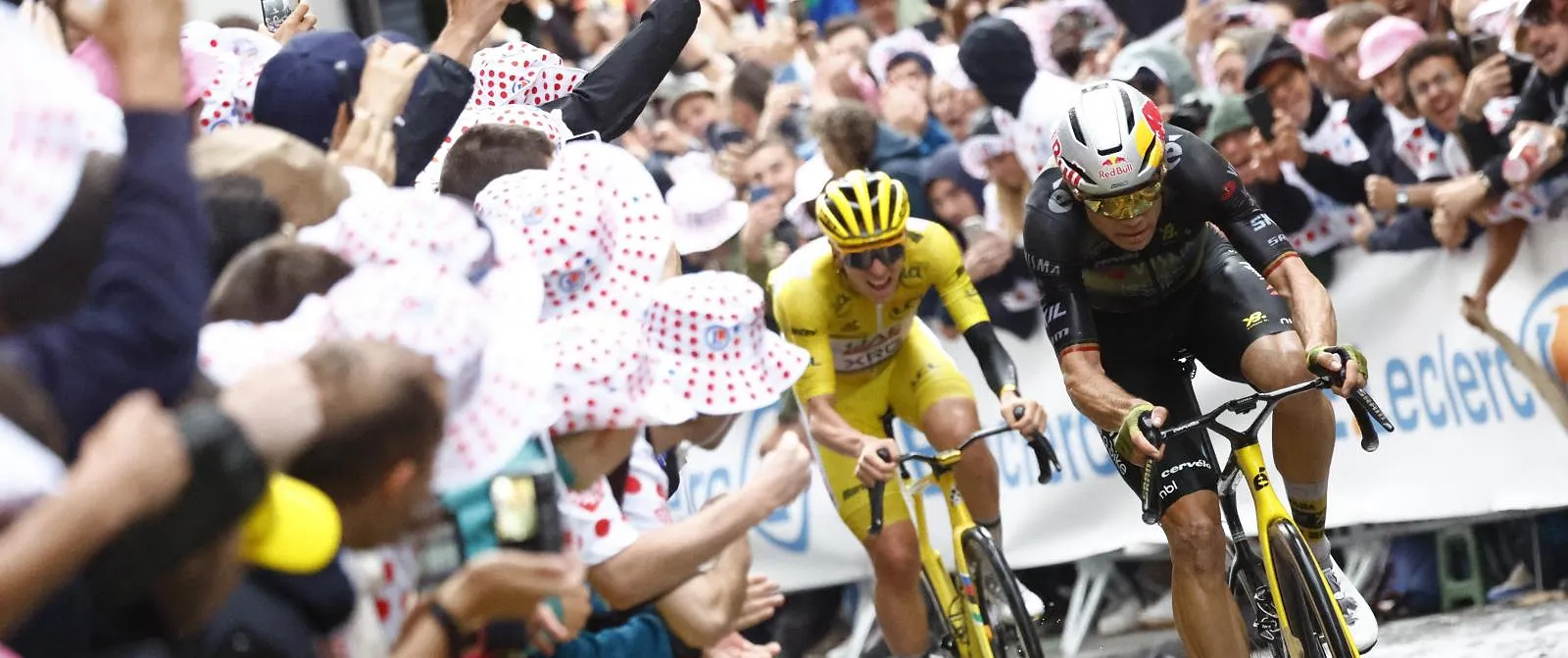 « C’était un pari » : Wout van Aert dévoile l’astuce qui lui a permis de battre Pogacar à Montmartre ! - Tom Oliver