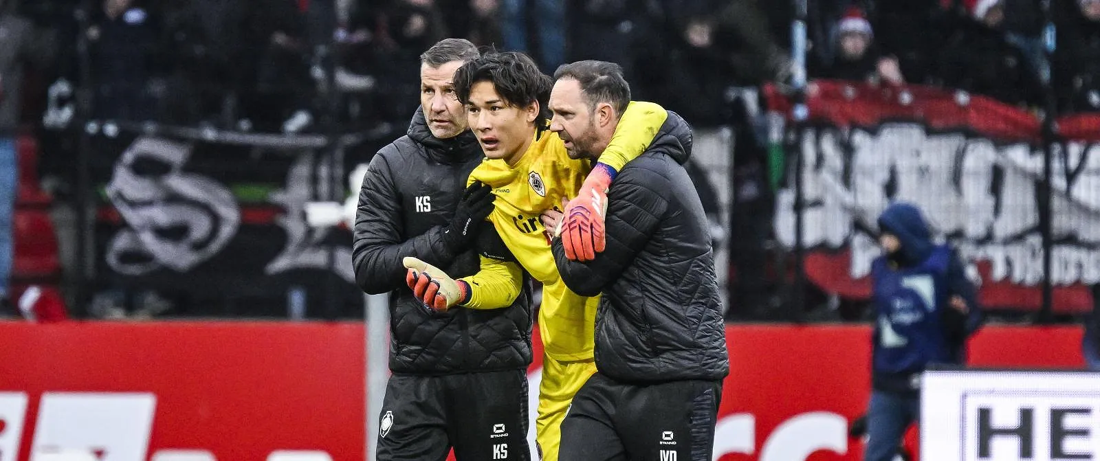 Commotion cérébrale pour Taishi Nozawa suite à son choc avec Anosike Ementa - Belga