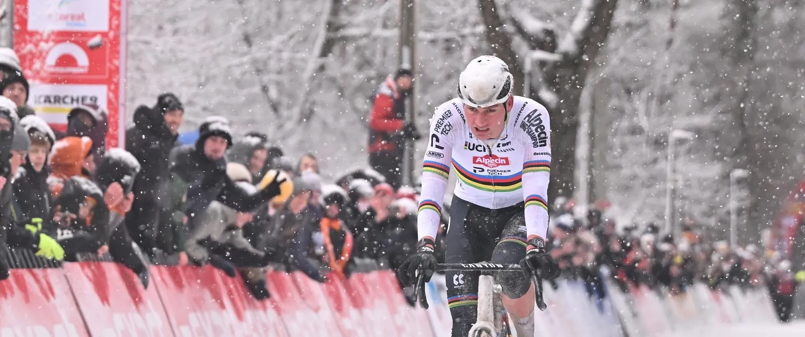 Mathieu van der Poel victorieux sous la neige à Mol, Van Aert contraint à l’abandon - Belga