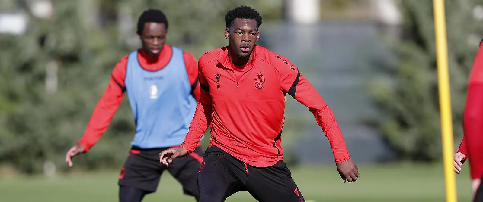 Gratter du temps de jeu, améliorer son jeu de tête : les objectifs de René Mitongo au Standard (video) - Samuel Guadi