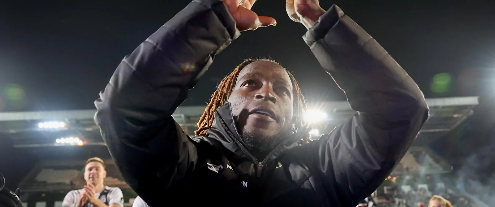 Excellente soirée pour le Sporting de Charleroi : Parfait Guiagon a prolongé son contrat ! (vidéo) - Tom Oliver