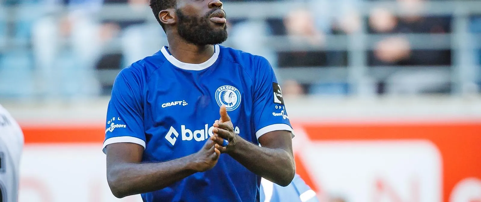 Wilfried Kanga revient sur son passage au Standard : « Une belle saison… humainement » - Tom Oliver