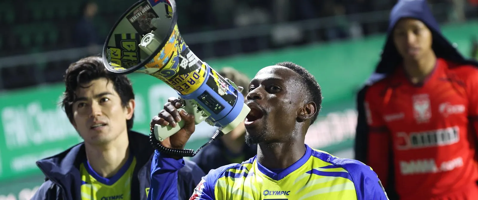 « Marquer pour son premier match, c’est vraiment ouf » : les débuts parfaits d’Oumar Diouf - Samuel Guadi