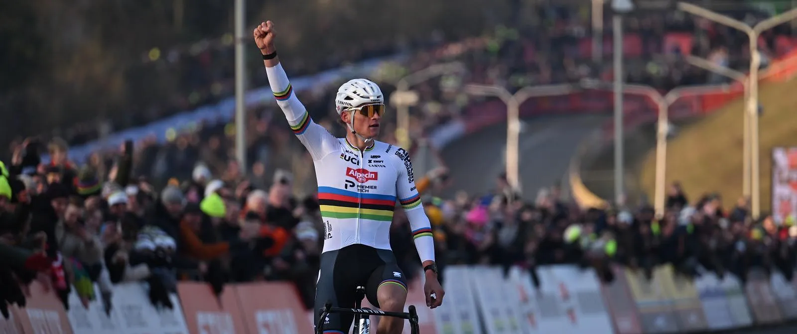 Classement général et record : Mathieu van der Poel a encore dominé à Hoogerheide - Belga