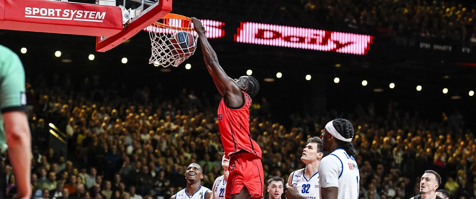 Les Giants atomisent Malines et reviennent à hauteur d’Ostende - Jérôme Jordens