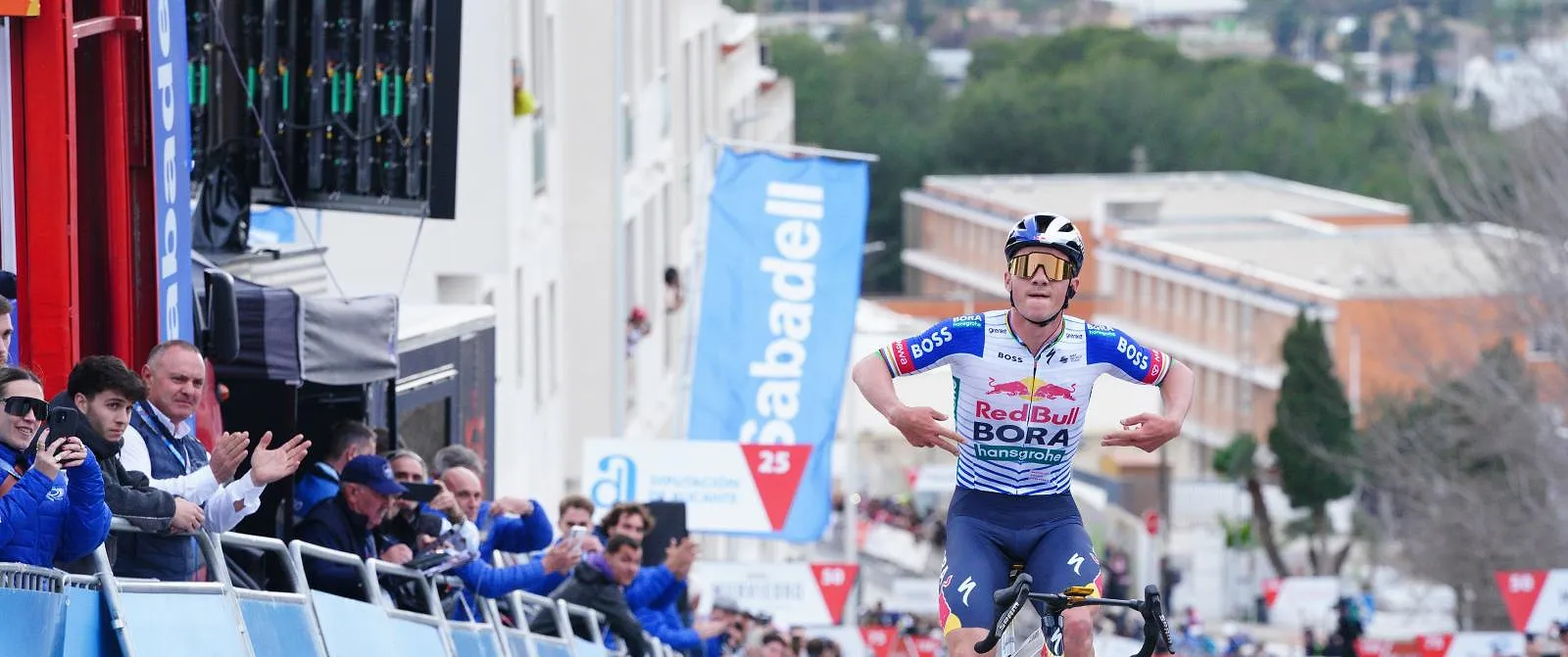 Remco Evenepoel vole dans les cols espagnols et remporte la 4ème étape du Tour de Valence - Belga