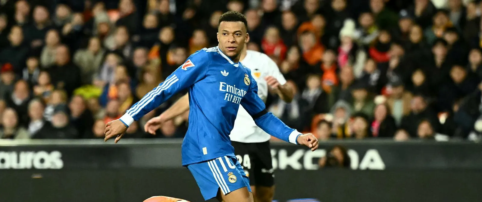 « Tête de b*** », « C’est des bouffons les arbitres » : Kylian Mbappé au cœur d’une nouvelle polémique ! (vidéo) - Tom Oliver