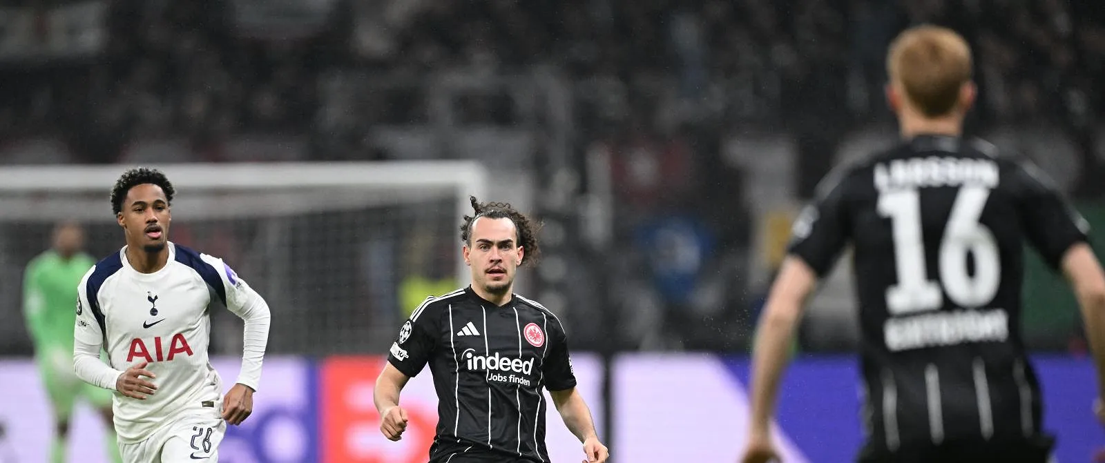 Une longue absence est crainte pour Arthur Theate, touché au genou à l’entrainement - Belga