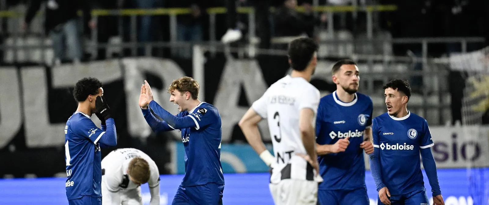 Mauvaise opération pour Charleroi dans la course aux Playoffs 1 : les Zèbres battus par Gand ! - Belga