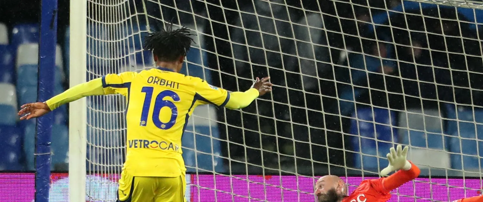 Un ancien de Pro League prend un carton rouge incompréhensible en Serie A - Samuel Guadi