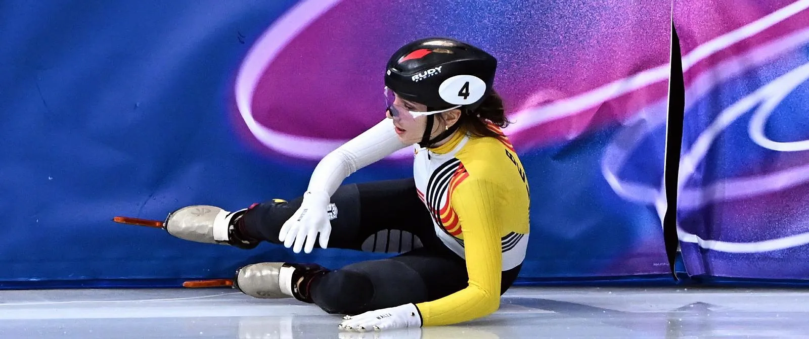 JO 2026 : Grosse désillusion pour Hanne Desmet qui chute en demi-finale du short-track, Tineke den Dulk également éliminée - Belga