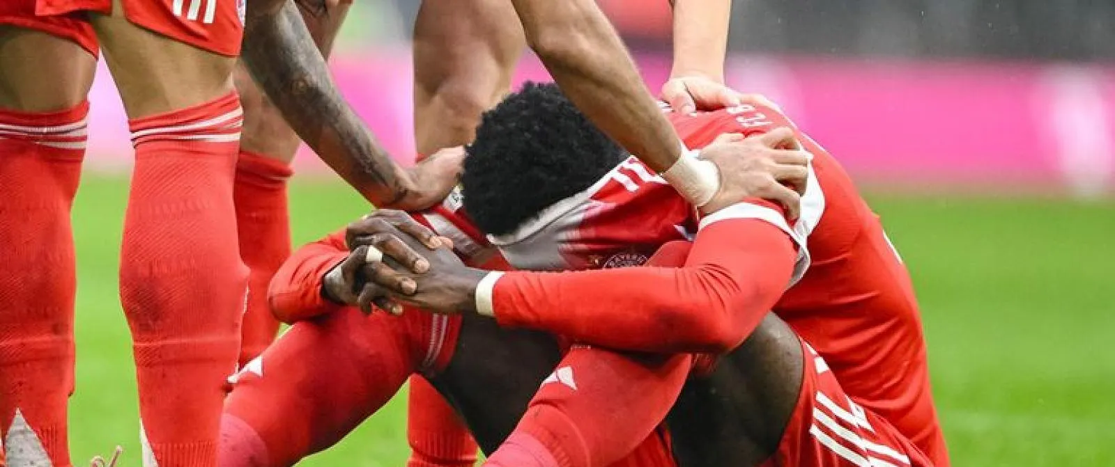 Vincent Kompany perd de nouveau Alphonso Davies sur blessure - Samuel Guadi