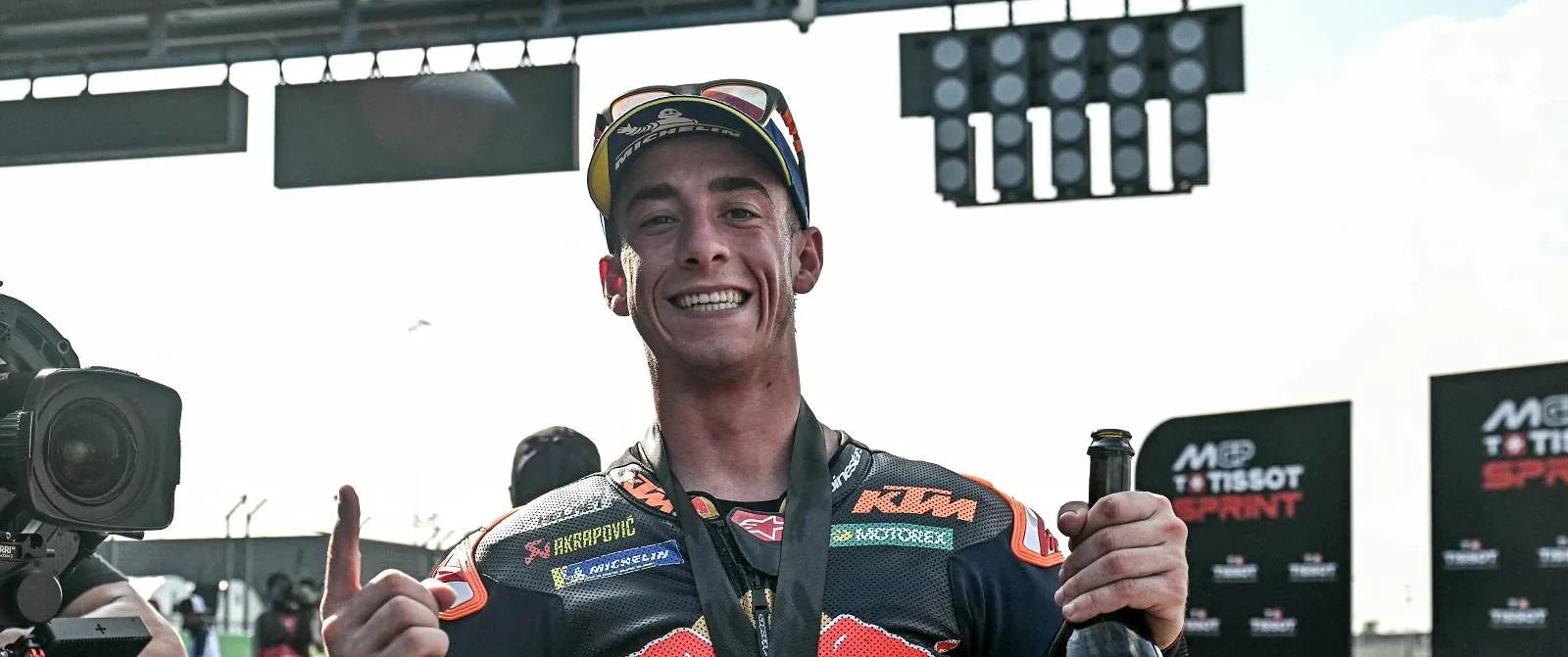 MotoGP Thaïlande : Pedro Acosta surprend Marc Marquez sur le sprint en Thaïlande à la faveur d’une pénalité - Belga