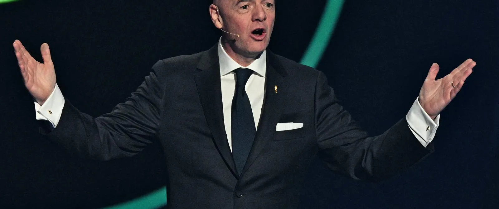 Infantino revient sur l’affaire Prestianni : « Si un joueur se couvre la bouche, il doit être exclu » - Tom Oliver