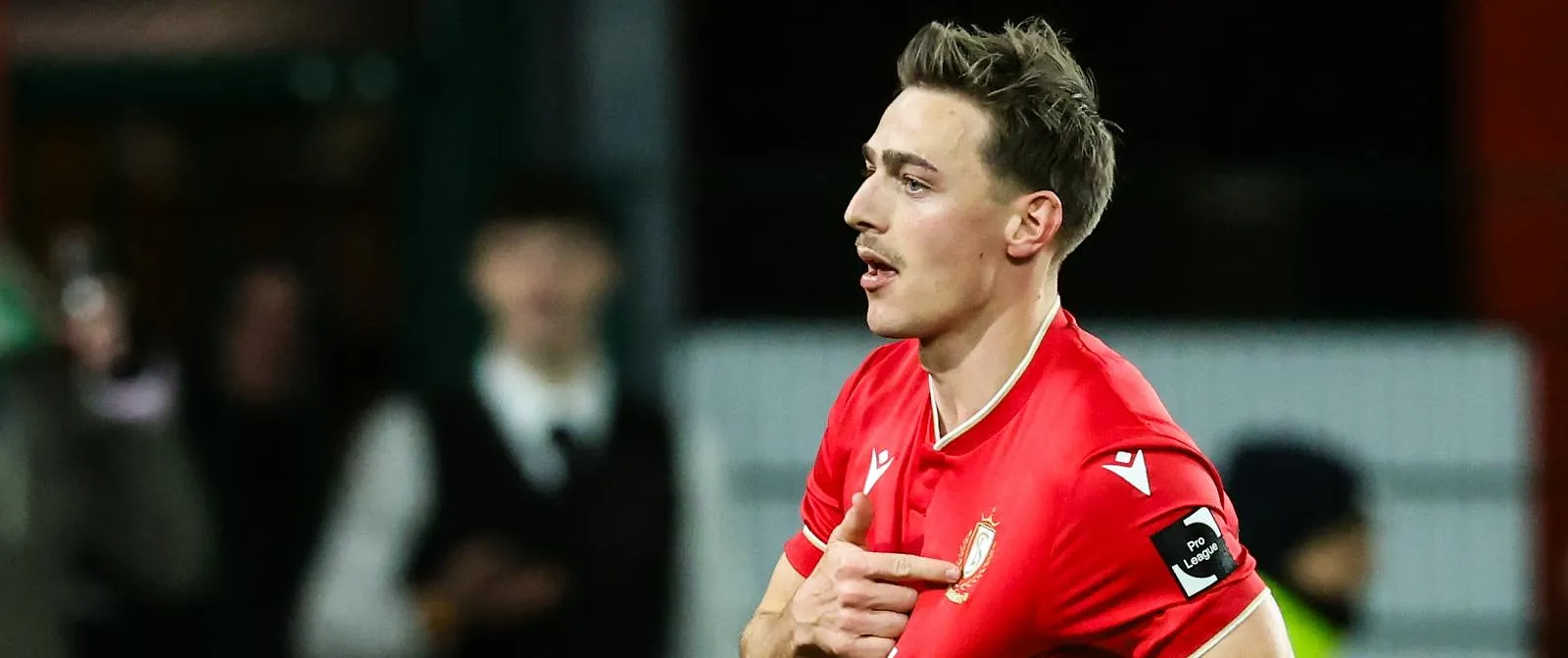 Bonnes nouvelles au Standard : Nielsen sera dans le groupe à Zulte, Teuma et Epolo proches d’un retour ! - Tom Oliver