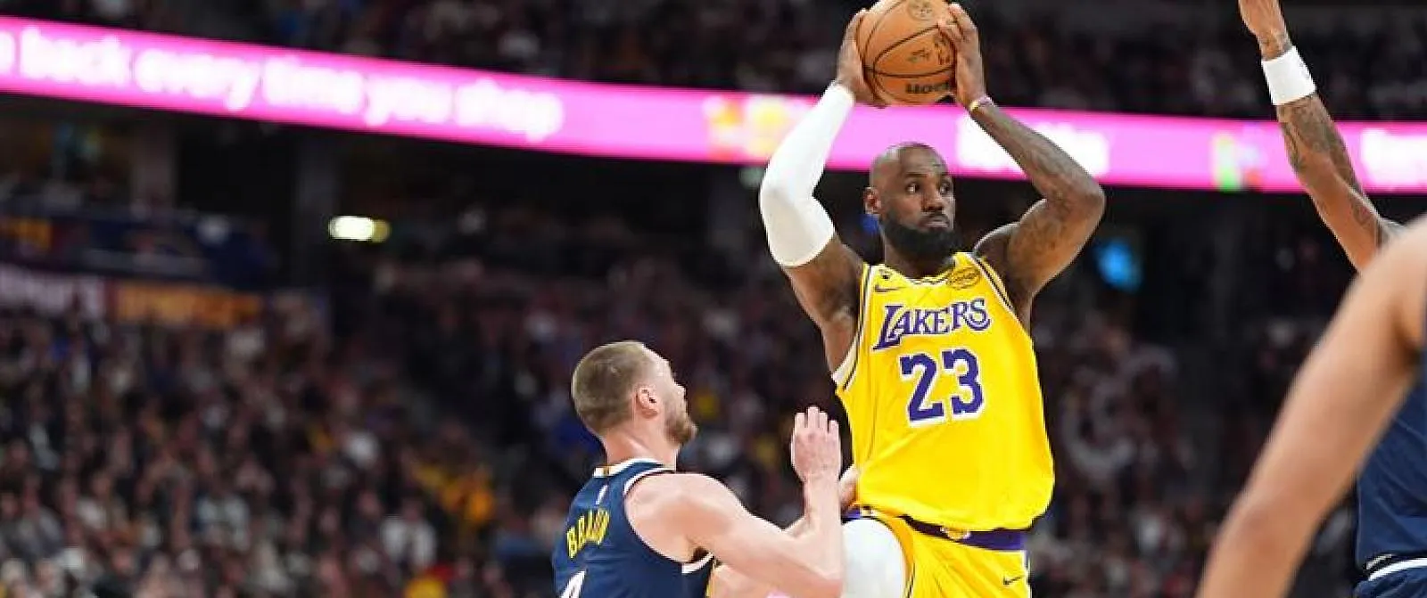 Nouveau record battu pour LeBron James à 41 ans ! - Belga