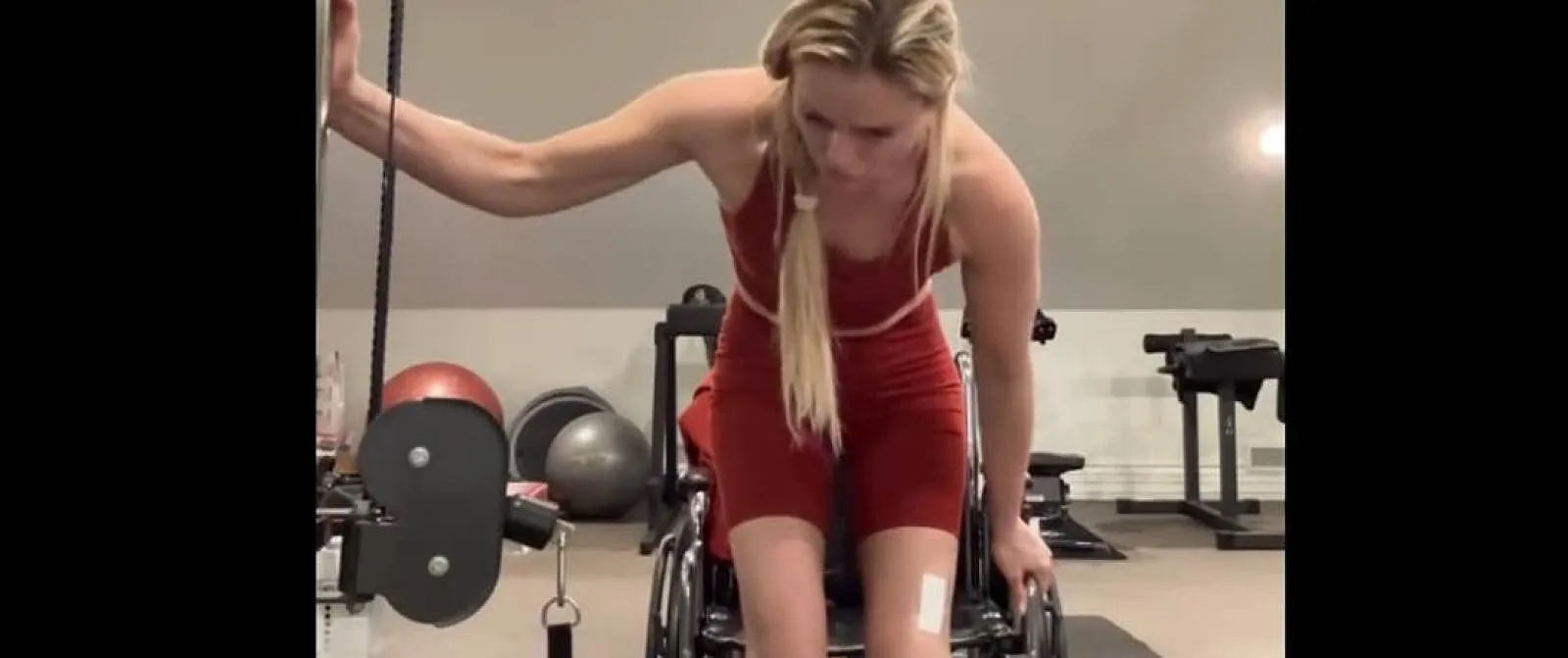 Un mois après son terrible accident, Lindsey Vonn est déjà de retour à la salle ! - Belga