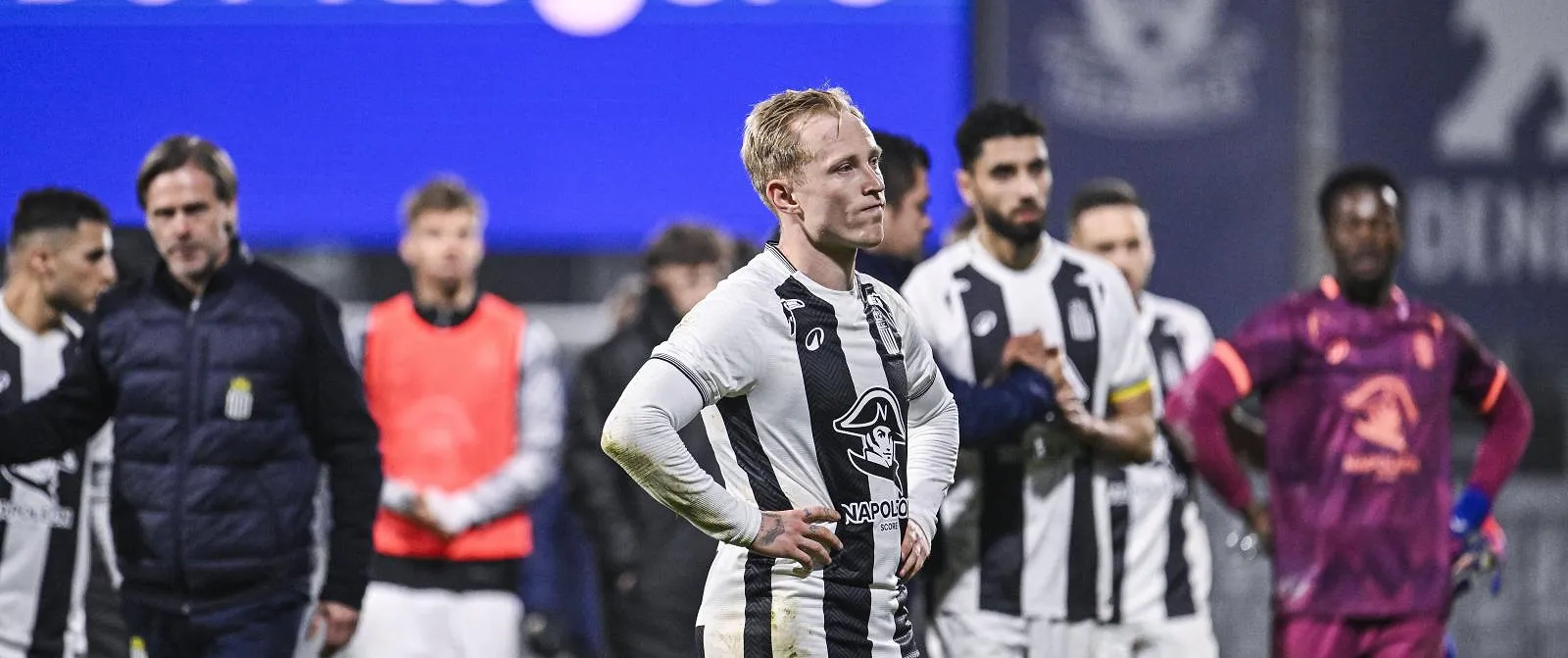 « On n’a pas saisi nos chances », « On a manqué d’énergie » : les réactions des joueurs carolos après le partage à Dender (2-2) - Guillaume Jans