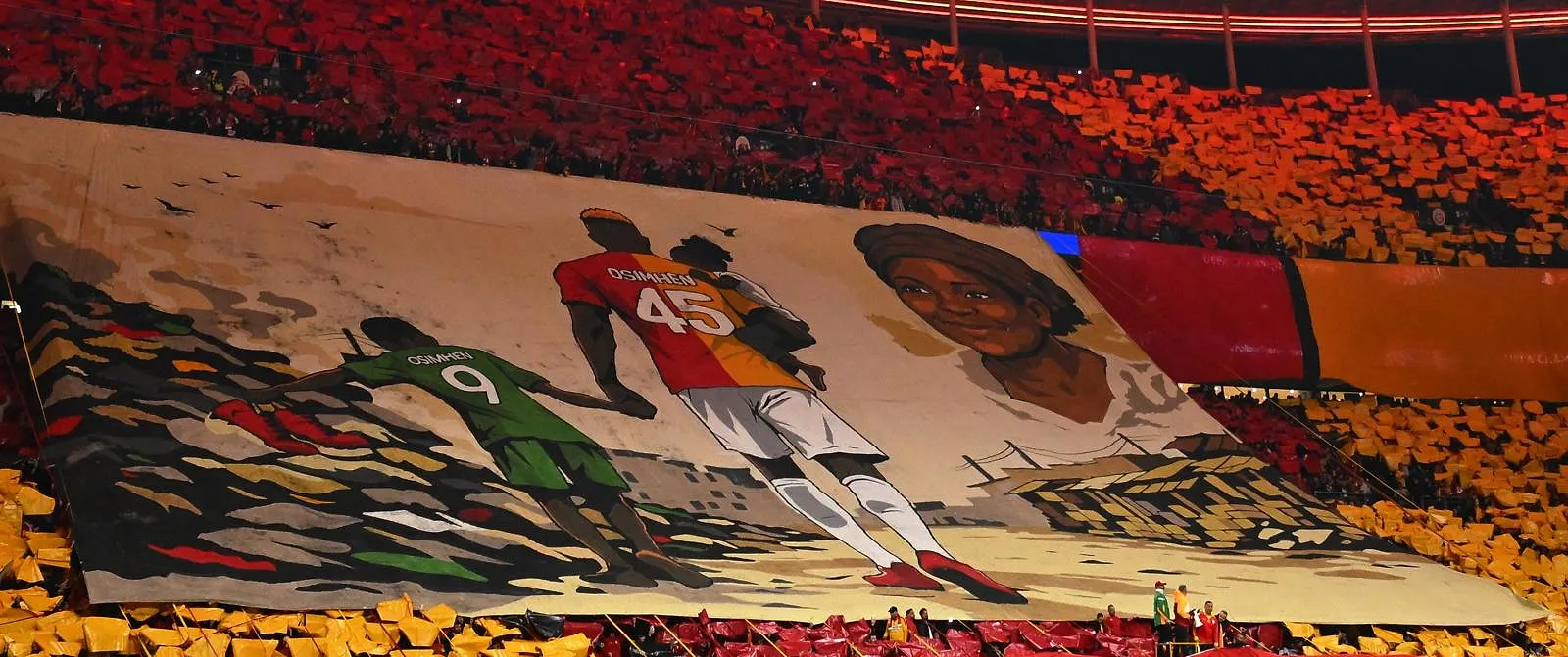 « Nous sommes une famille et la famille, c’est tout » : le magnifique tifo des supporters du Galatasaray pour Osimhen - Guillaume Jans