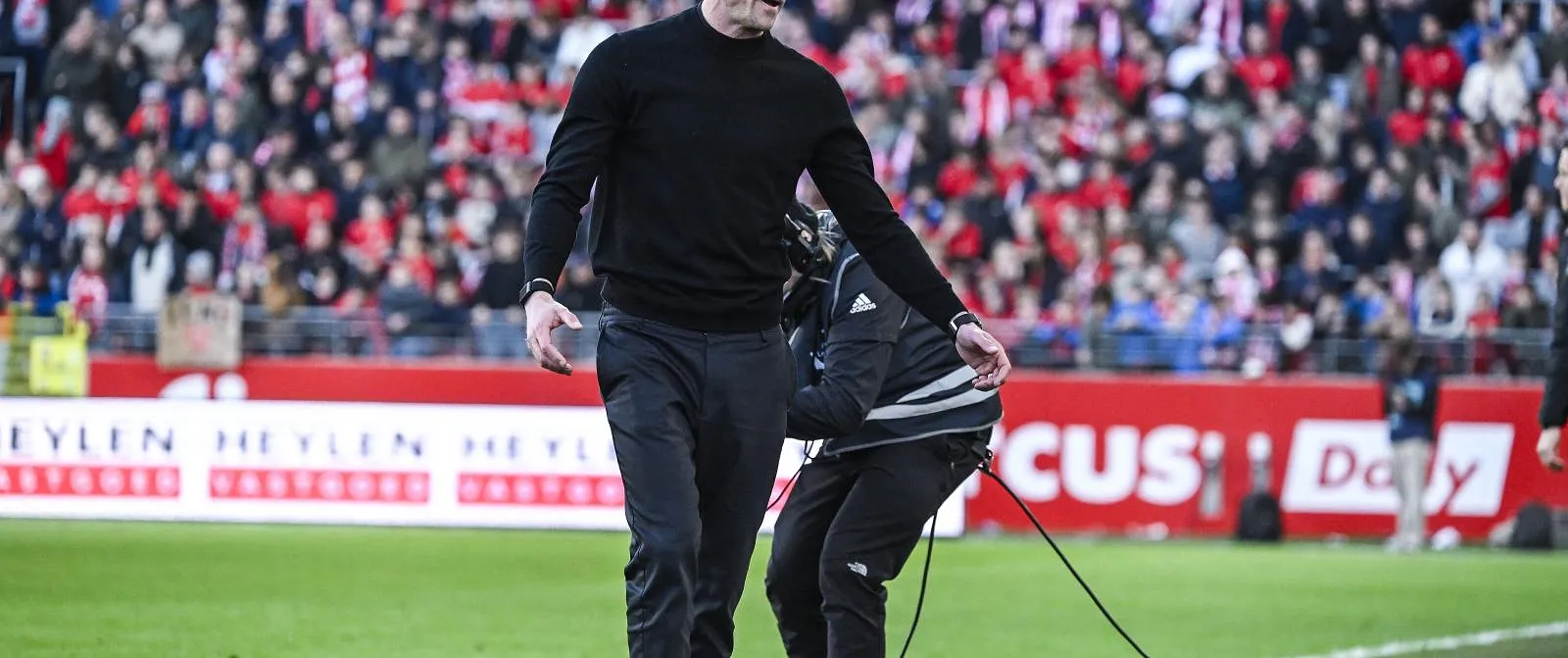 « Parfois tu préfères jouer mal et gagner », « On a créé assez pour mettre 3 ou 4 buts » : les réactions de Casper Nielsen et Vincent Euvrard après le nul entre l’Antwerp et le Standard (1-1) - Guillaume Jans