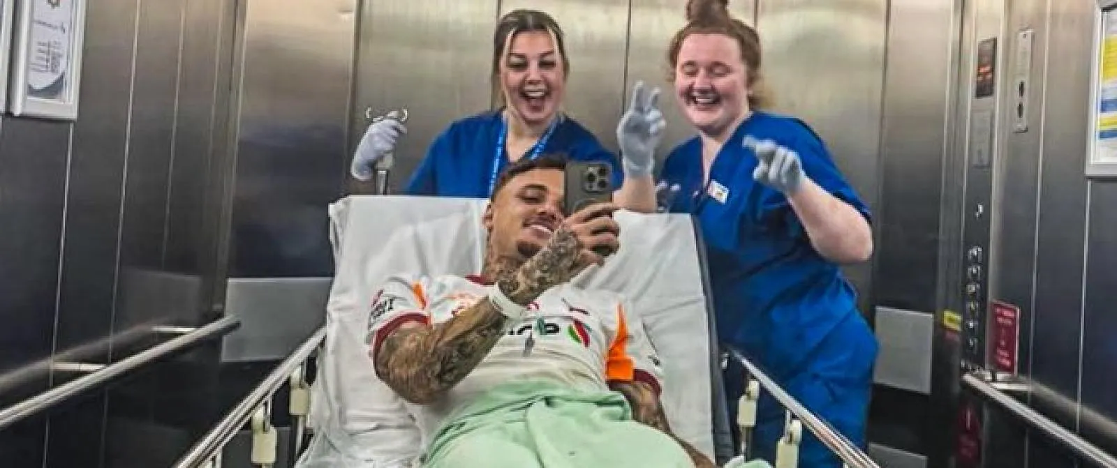 « C’est la vie, ça arrive » : Noa Lang retrouve le sourire après son impressionnante blessure contre Liverpool - Guillaume Jans