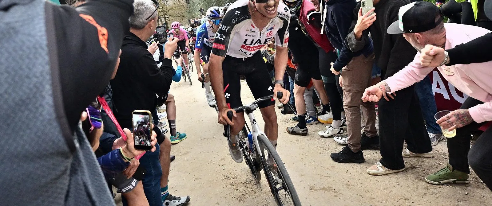 Milan-San Remo : après sa chute, Jan Christen, équipier de Pogacar, souffre d’une fracture de la clavicule - Guillaume Jans