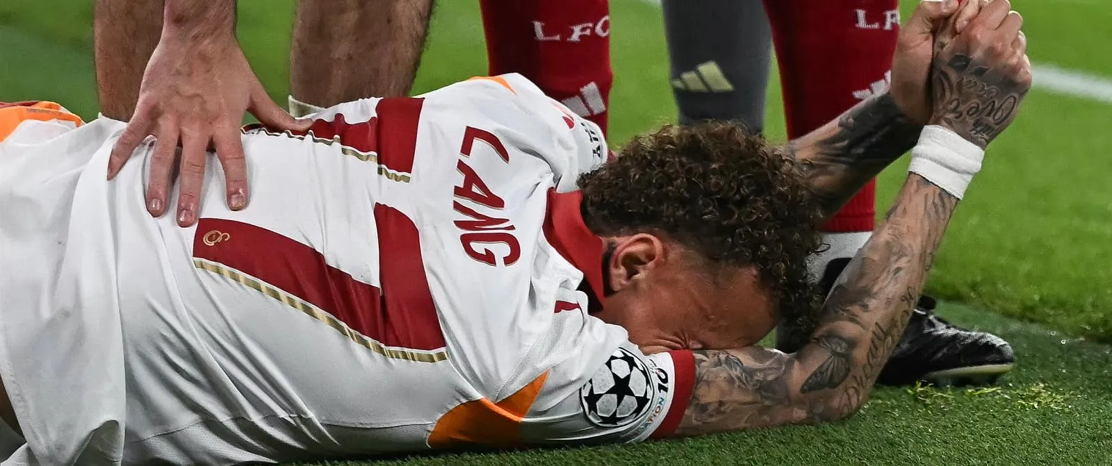 Noa Lang donne des nouvelles de sa terrible blessure : « J’ai du mal à jouer à la PlayStation » - Tom Oliver