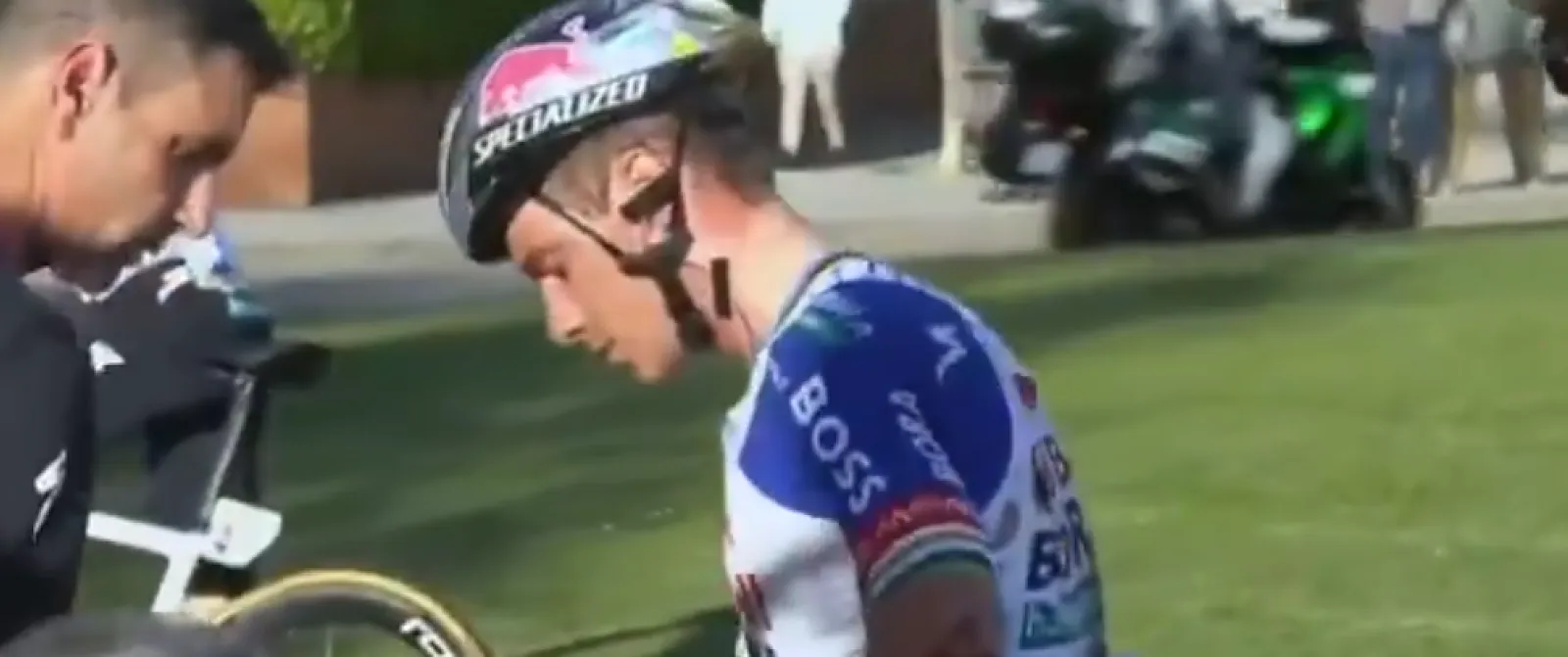 Voici l’image du trou qui a provoqué la chute de Remco Evenepoel au Tour de Catalogne (photo) - Tom Oliver