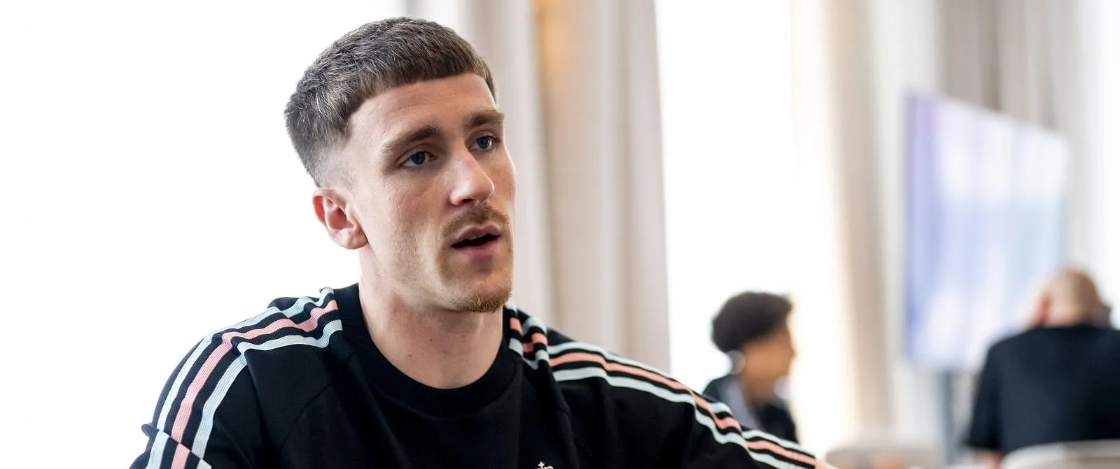 Alexis Saelemaekers rêve de Coupe du monde : « Être titulaire dans un grand club ne garantit rien » - Tom Oliver