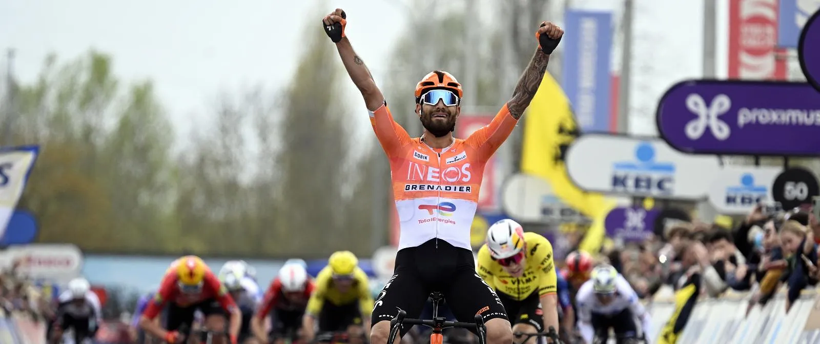 Ganna reprend et dépose van Aert à 100m de la ligne et remporte A travers la Flandre - Belga