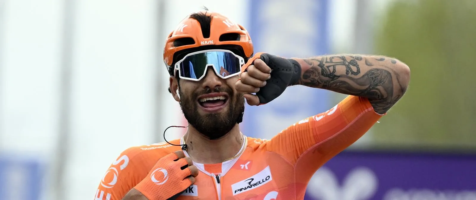 Une amende mais pas de disqualification pour « bidon collé » : polémique autour de Ganna - Jérôme Jordens