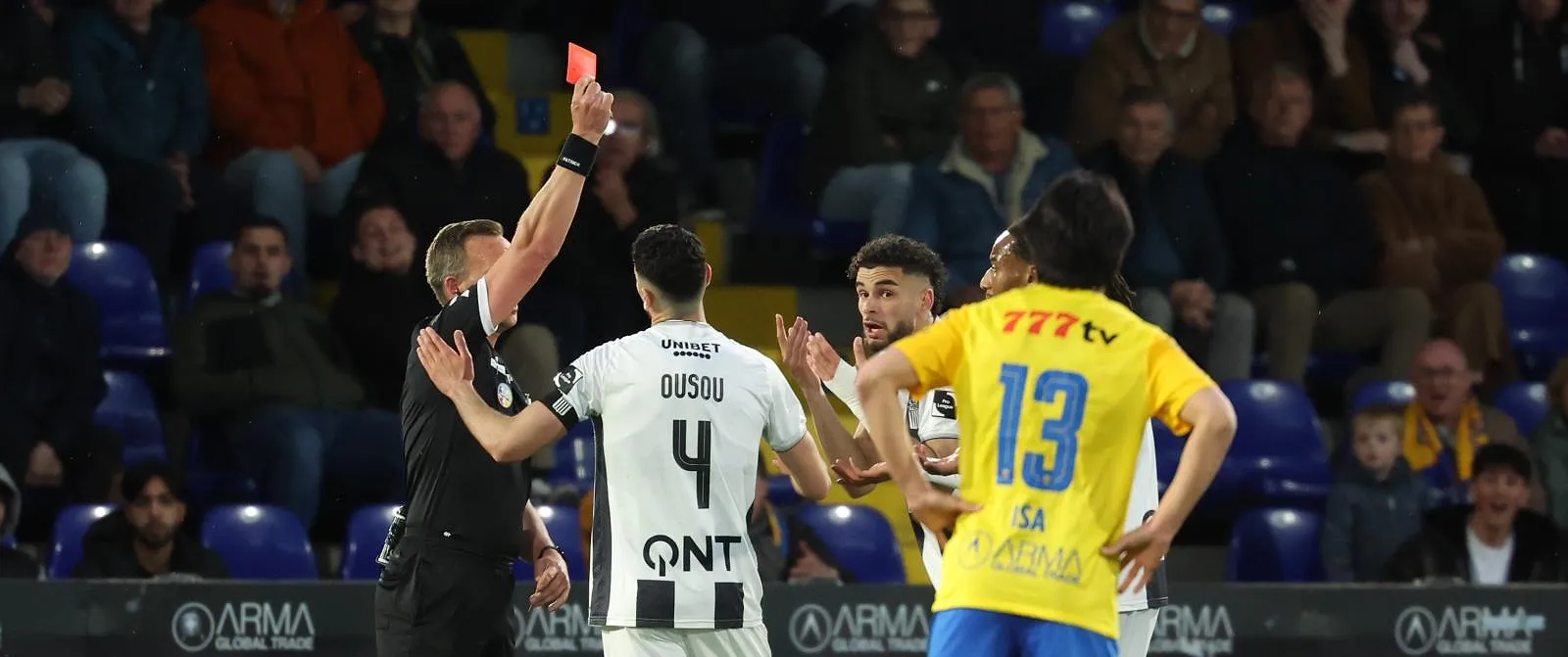 L’arbitre de Westerlo-Charleroi est venu dans le vestiaire Carolo pour s’excuser ! - Samuel Guadi