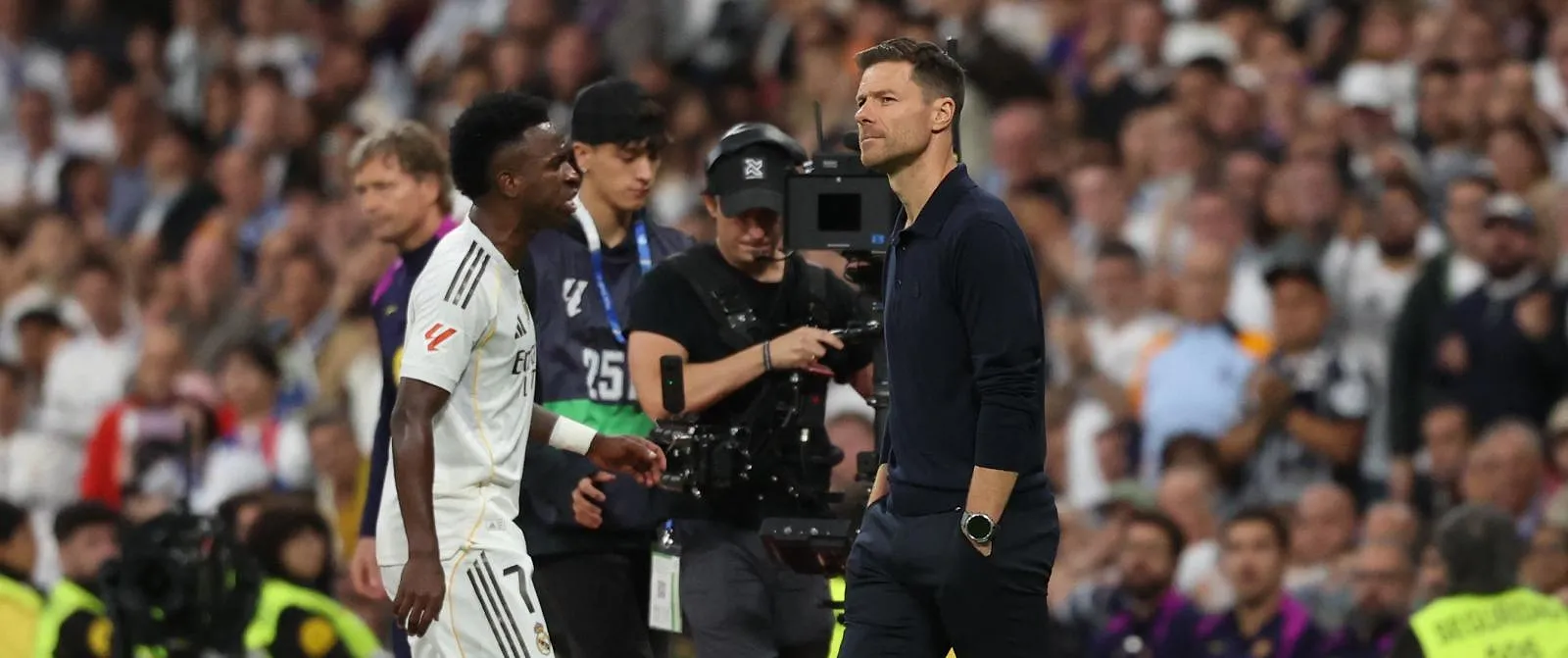 « Je n’ai pas pu créer de liens avec lui » : Vinicius s’exprime sur Xabi Alonso - Guillaume Jans