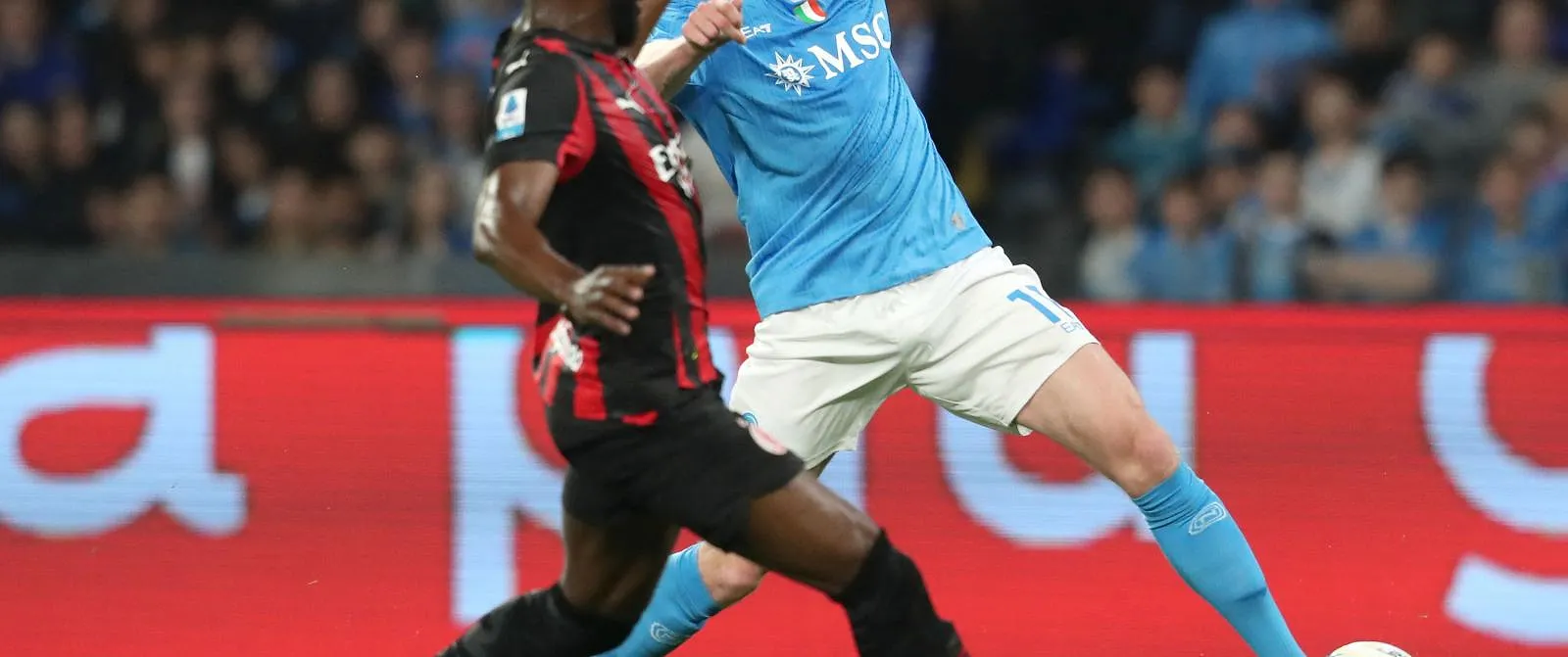 Naples prend le meilleur sur l’AC Milan (1-0) et remonte deuxième de Série A - Guillaume Jans