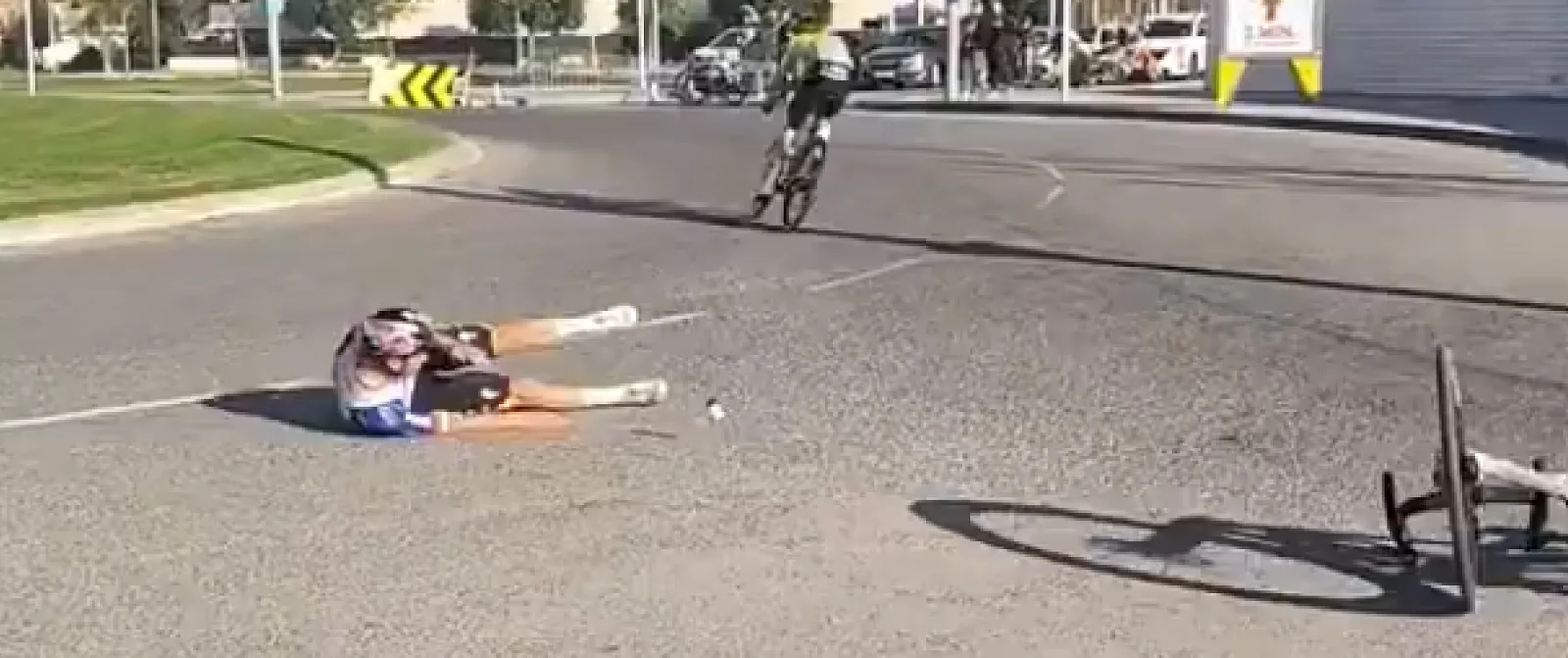 Les impressionnantes images de la chute de Remco Evenepoel au Tour de Catalogne dévoilées ! - Tom Oliver