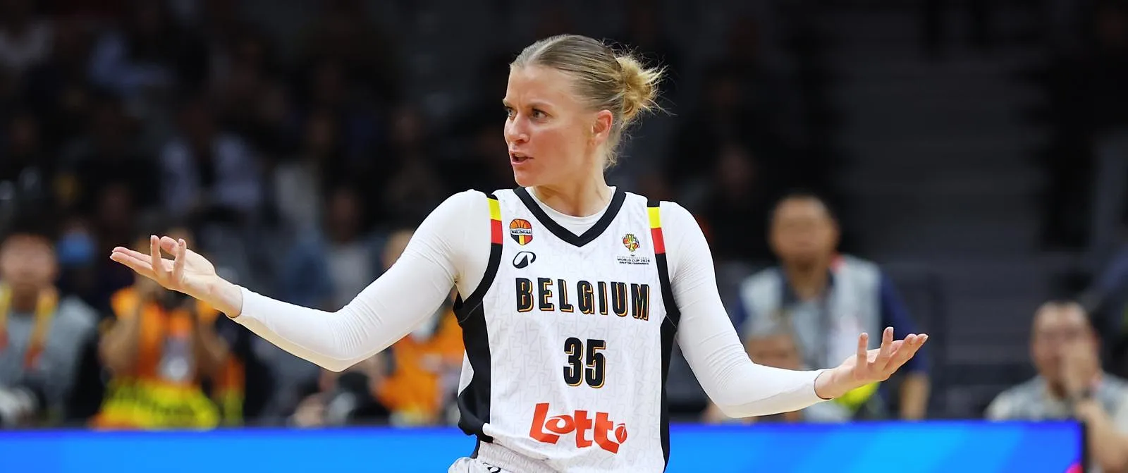 A peine débarquée à New York, Julie Vanloo marque les esprits avec un double double - Belga