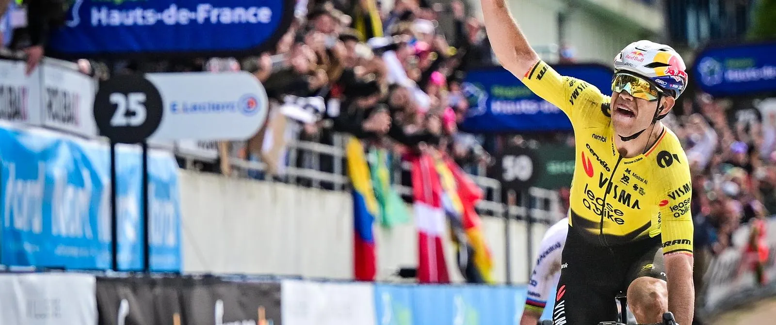 Paris-Roubaix : « Cette victoire est pour Michael » : doigt levé vers le ciel, Van Aert dédie sa victoire à son ancien coéquipier disparu - Guillaume Jans