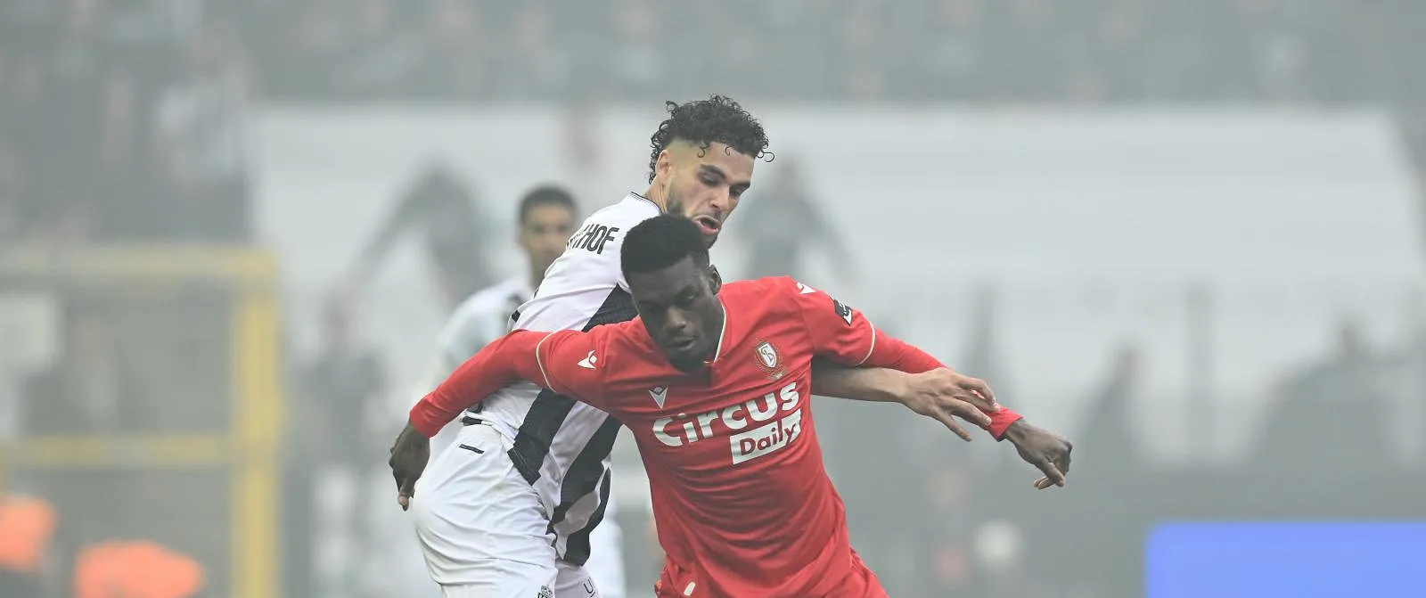 « Il y a eu des insultes de leur part » : la réaction de Van Den Kerkhofs après Charleroi – Standard (vidéo) - Tom Oliver