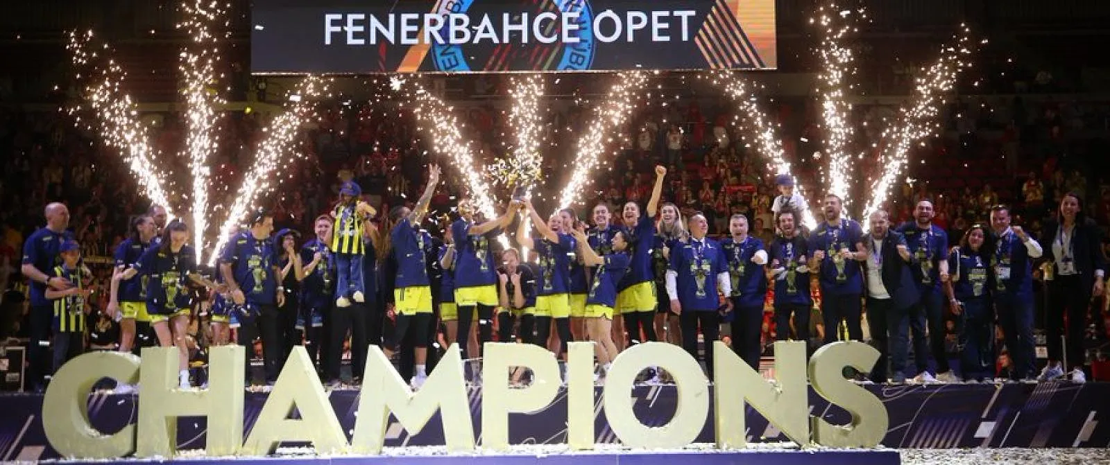 « Soulagée mais un peu fatiguée », Emma Meesseman entre dans l’histoire après son nouveau titre en Euroleague - Guillaume Jans